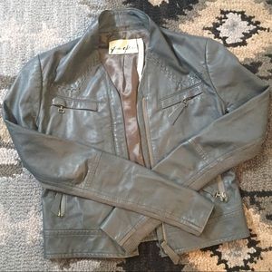 Fitted leather jacket